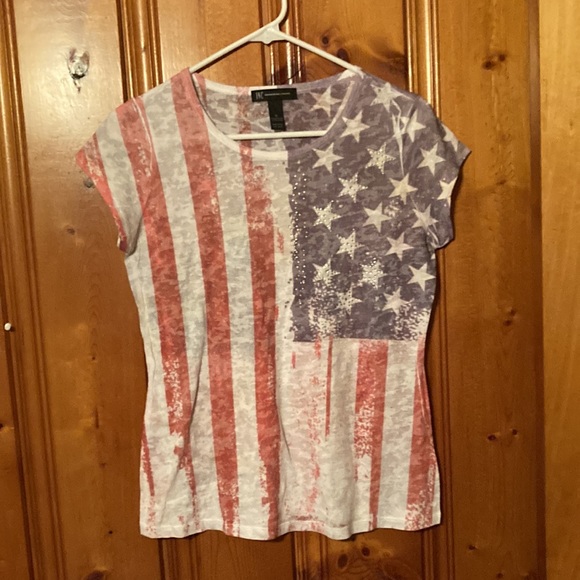 Size says medium but fits like a small INC Concepts short sleeve USA flag shirt - Picture 6 of 6
